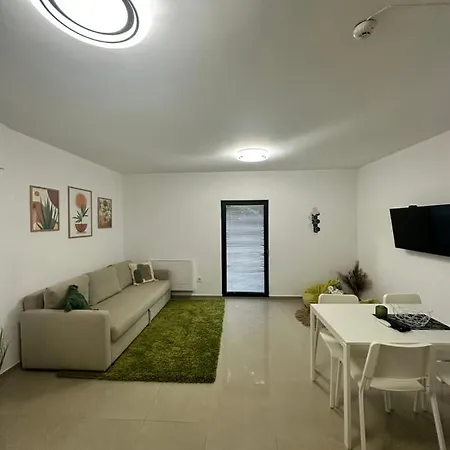 Апартаменти Green Central Apartment Велико-Тирново